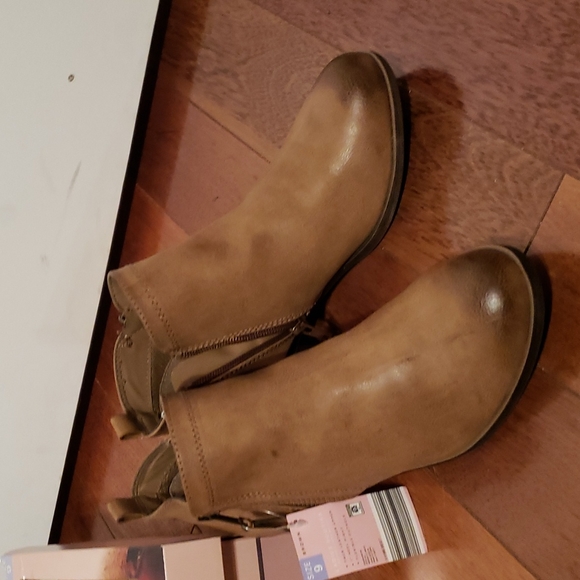 Ladies Serra Booties Tan- 9 - Picture 1 of 4